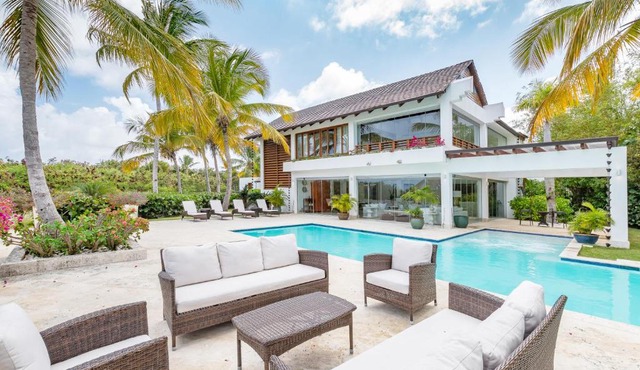 Private Luxury Villa with Staff & Pool
