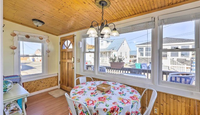 Quaint Hampton Villa - Walk to Beach and Dining