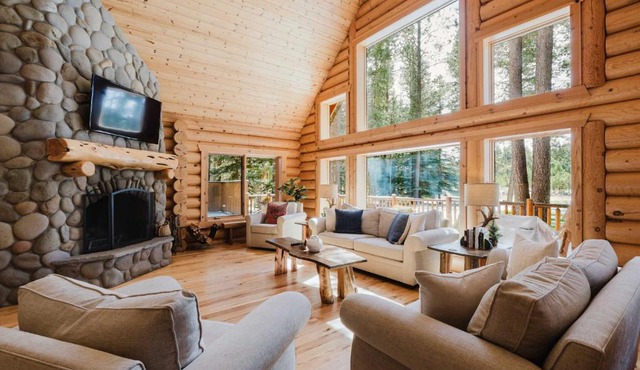 Riverfront log cabin style home with full kitchen deck washer & dryer and WIFI