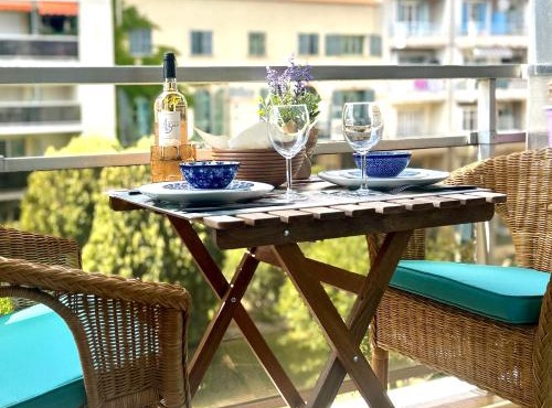 Riviera Morning Balcony studio steps from the beach
