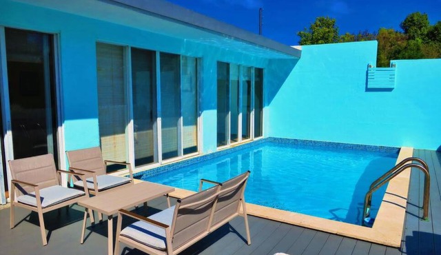 Romantic 1BR condo & private pool @Sapphire Beach IX