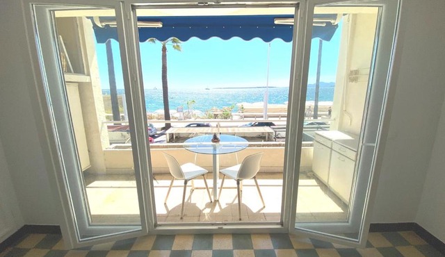 sea front studio with a breathtaking view
