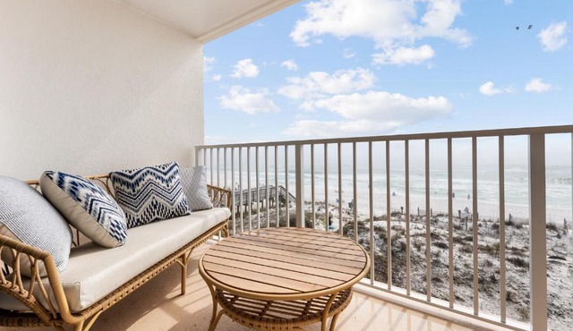 SeaGlass - Oceanfront with expansive balcony