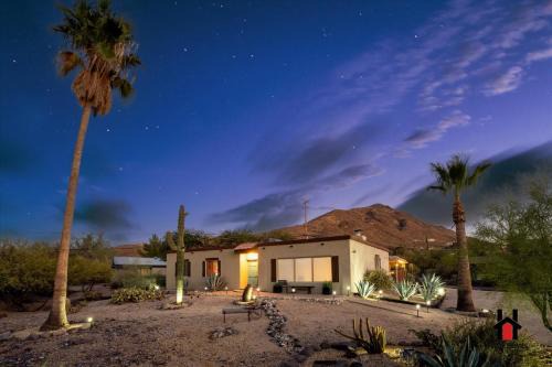 Sonoran Desert Getaway with Cowboy Tub