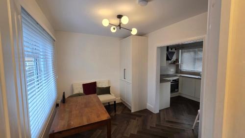 Spacious Family Home 4 Beds Garden Parking