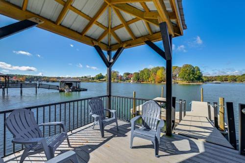 Spacious Lake Norman Retreat w/Boat Ramp!
