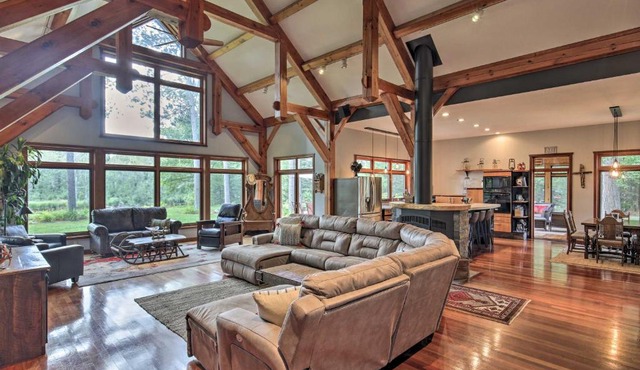 Spacious Riverfront Escape w/Private Hot Tub