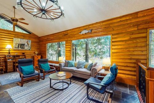 Spacious riverfront lodge with beach access private hot tub & forest views