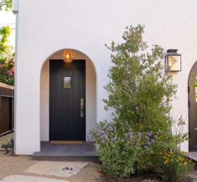 Spanish-style garden Bungalow