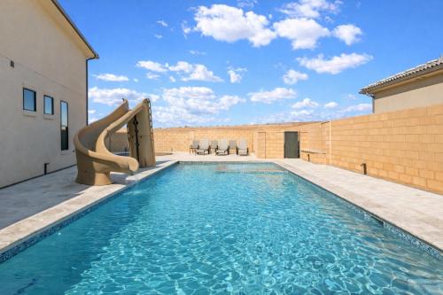 Splash and Putt Paradise home