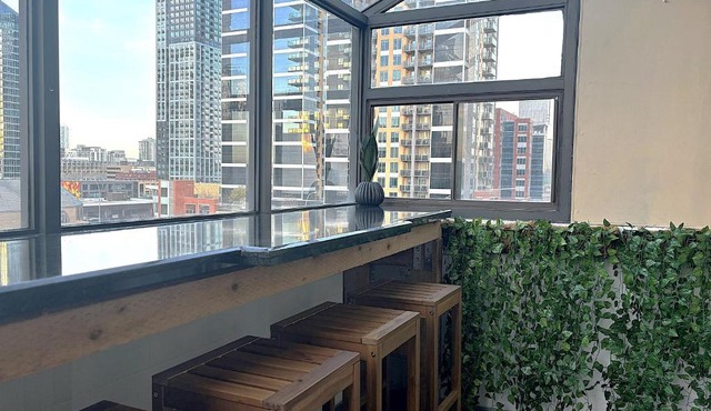 Stylish DT Views at Stampede w Free Parking and AC