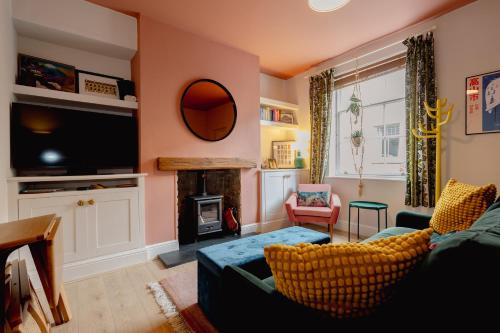 The Pink Door by Salts Mill, Sleeps 4