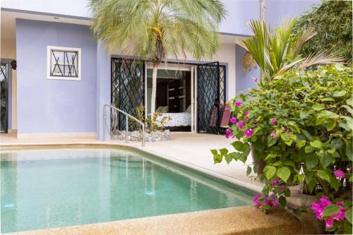Tranquil Poolside Retreat in Playa Panama, Papagayo Bay