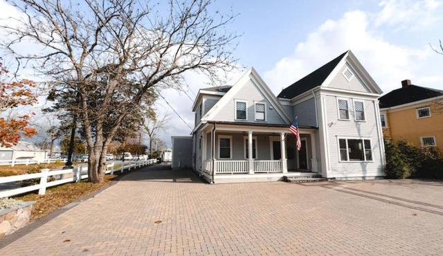 Water Access 5-Bed 2-Bath Retreat
