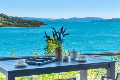 Waves 6 on Hamilton Island by HIHA