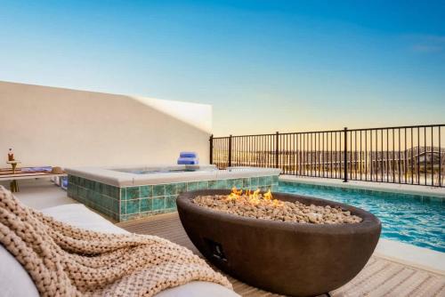 Whitecap - Beachfront Gem with Pool & Elevator