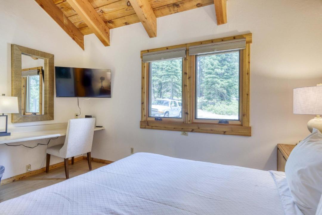 Tahoe Woods Hotel | Cozy Studio at Granlibakken Tahoe Resort - Ski-In - Ski-Out with Pool Spa & Minutes from Lake Tahoe