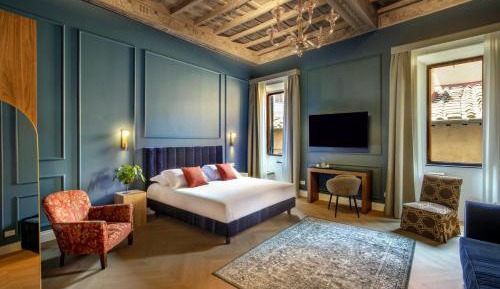 Deluxe Queen Suite