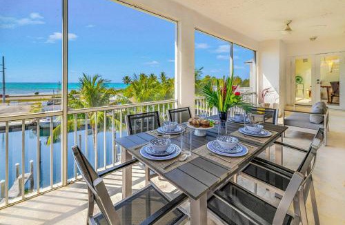 Islamorada Apartment | Ocean View Duplex Penthouse Retreat amenities: tennis court heated Pool Vista Key One