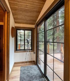 Shadow Mountain Ski Chalet | Creekside Cabin Red Rocks Concert Retreat