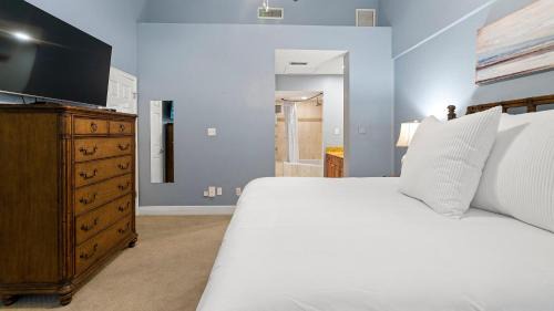 Rock Harbor House | 907 Mariners Club