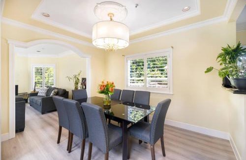 Dunbar House | Cozy Huge Primary Suite Near UBC YVR Airport