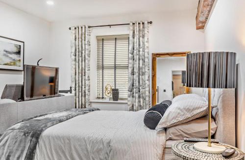 New Mills House | 2 Bed in High Peak oc-94059