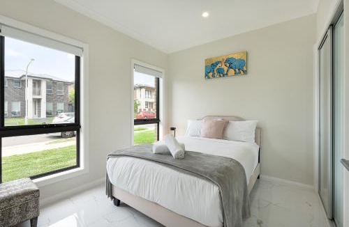 Austral Villa | Austral Spacious large 5 br home with Central AC