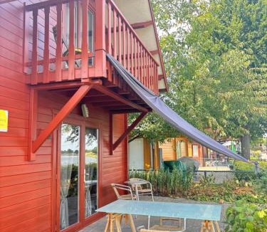 Maaseik Ski Chalet | Thuiskomen, genieten aan het water