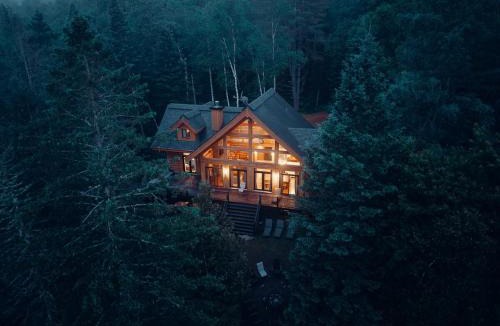 Pine Hill Ski Chalet | Chalet Mazama - Private Lake - Hot Tub - 16P