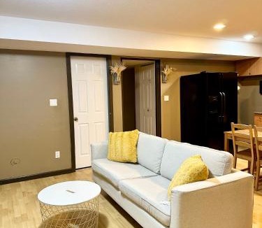 Southwest Gordon Estate House | Peaceful House with Backyard