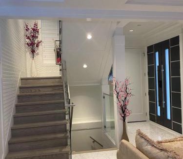 Hastings Bed & Breakfast | Six minutes to Rupert station