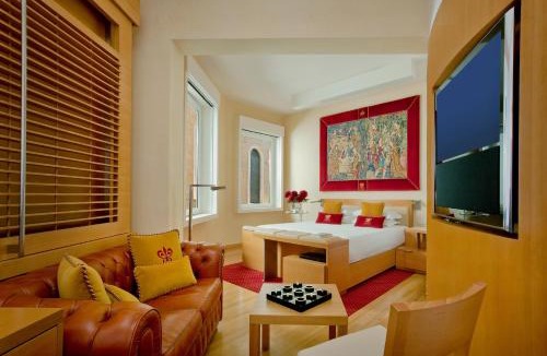Rione V Ponte Hotel | Hotel Raphaël - Relais & Châteaux