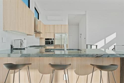 Luxury Modern Home Walk to Lifts Ski Trails