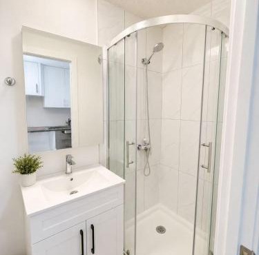 Delightful 1 bedroom house in South Surrey White Rock neighborhood