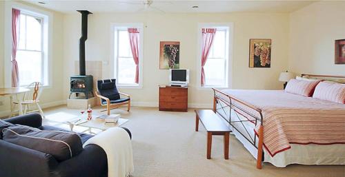 Hawks View's La Crescent Suite