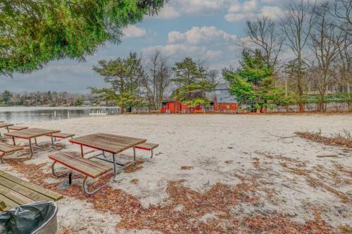 Lakeview Escape with Hot Tub, lake, & Ski