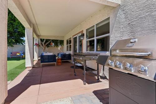 Resort-Style 5BR Heated Pool Putting Green