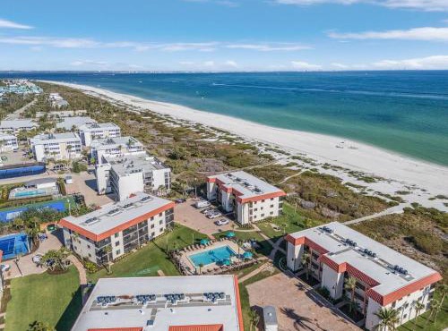Sanibel Island Condo With All Of The Amenities 2C2