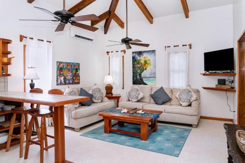 Residences at Barrier Reef Casita 3 by Stay Floreo