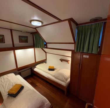 Hotelboot Zwaan