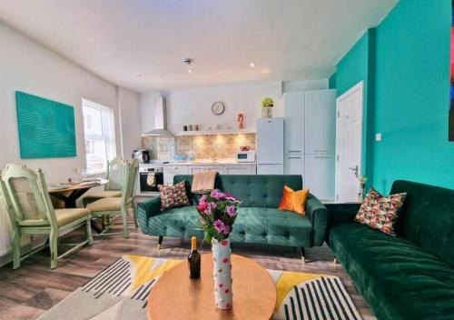 Eclectic 1BD in the Heart of Cheltenham!