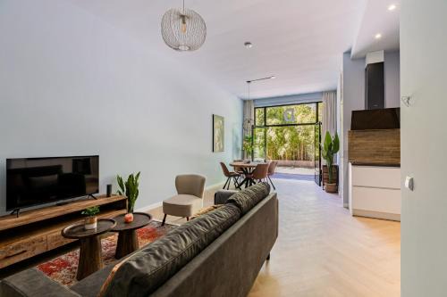 Stylish apartment next to the Amstel river- Unit D